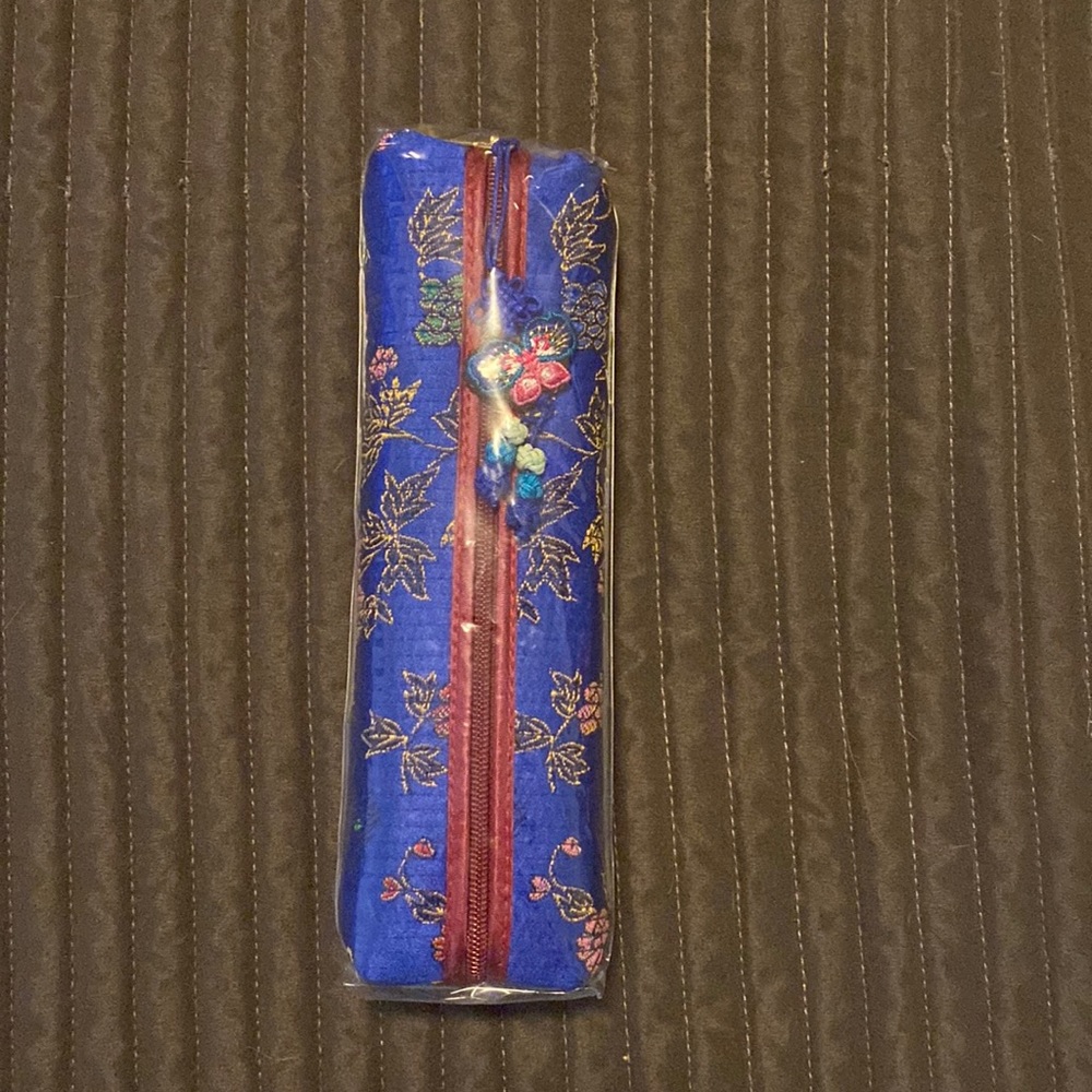 💛Vintage Korean royal blue embroidered pouch. New; wrapped in original plastic.